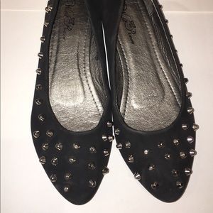 POINTED TOE FLATS WITH STUD ACCENTS